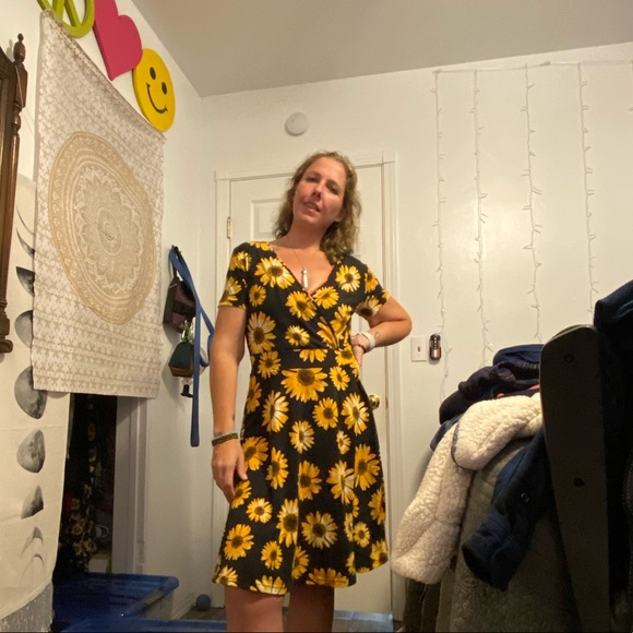 MS basic large Black sunflower dress - Picture 3 of 3